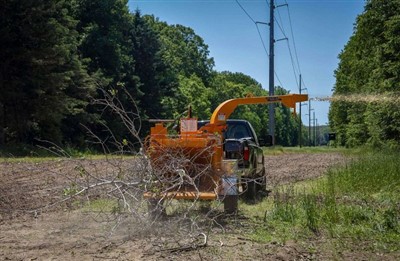 200uc Towable Disc Style Hand-fed Chipper